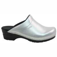 Read World of Clogs Reviews